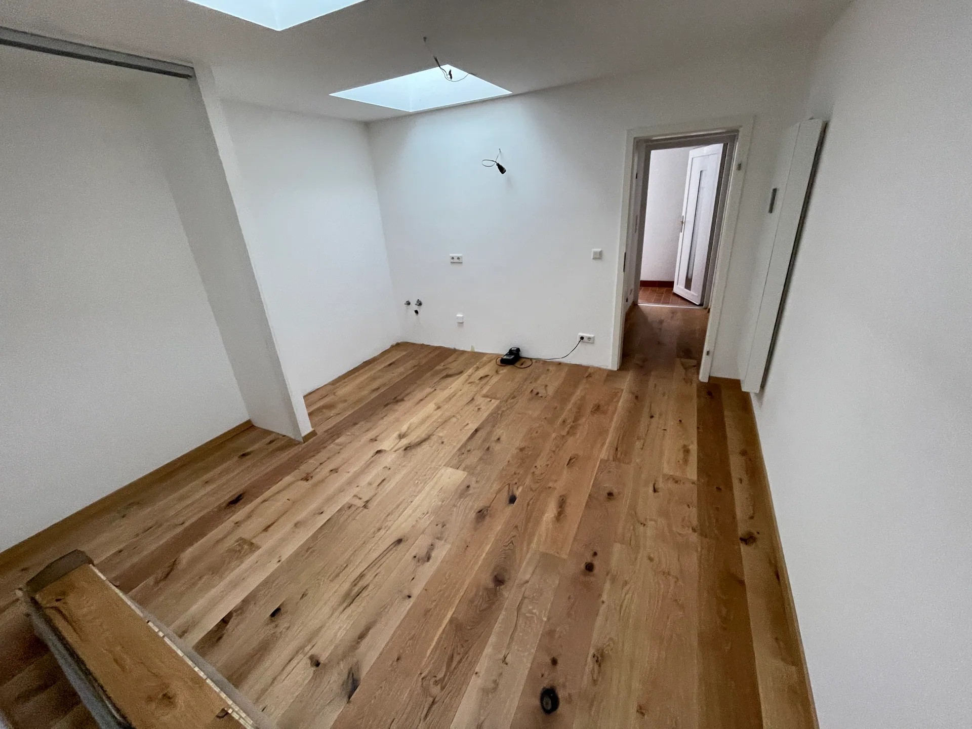 Fertig ausgebauter Innenraum mit Holzboden aus einem Brucks-Bau-Projekt